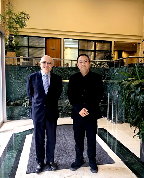 Kevin Xu, expresidente del Comité Anfitrión de APEC, mantiene conversaciones en profundidad con Carlos Vásquez, presidente de la Reunión de Altos Funcionarios de APEC de Perú